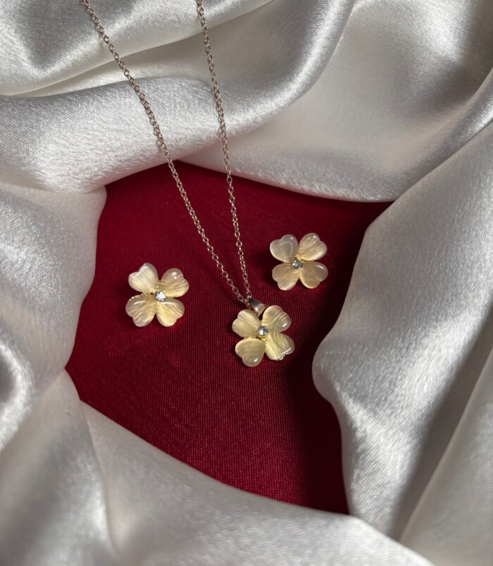Elegant Gold Floral Pendant Necklace Set with Crystal Accent