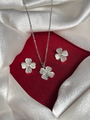 Elegant White Mother of Pearl Flower Pendant Necklace Set with Stud Earrings